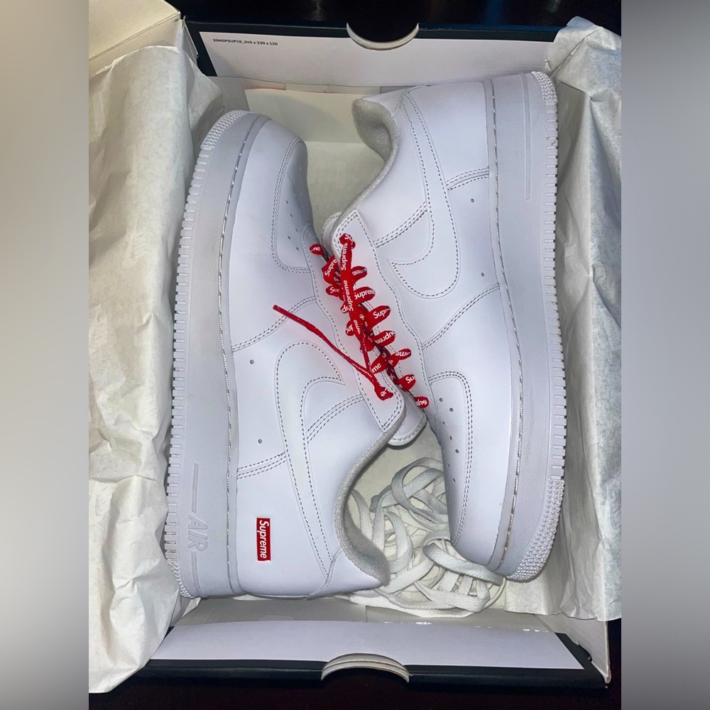 NIKE AIR FORCES 1 LOW SUPREME